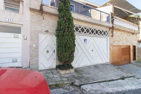 Casa à venda com 300m², 3 quartos e 4 vagas Casa à venda com 300m², 3 quartos e 4 vagasFachada