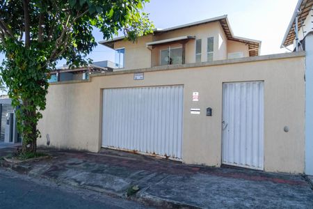 Casa para alugar com 360m², 4 quartos e 4 vagasFachada