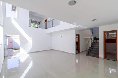 Casa para alugar com 360m², 4 quartos e 4 vagasSala 1