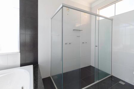 Casa para alugar com 360m², 4 quartos e 4 vagasBanheiro da suíte 3