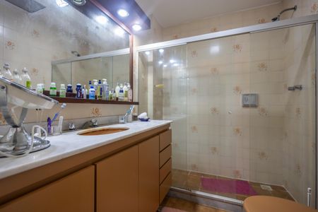 Apartamento para alugar com 123m², 3 quartos e 2 vagas Apartamento para alugar com 123m², 3 quartos e 2 vagasBanheiro da Suite