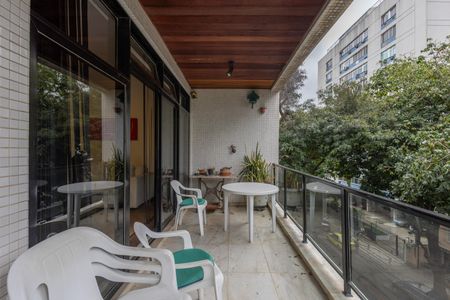 Apartamento para alugar com 123m², 3 quartos e 2 vagas Apartamento para alugar com 123m², 3 quartos e 2 vagasVaranda