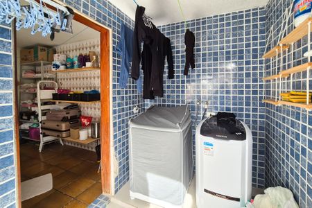 Casa à venda com 194m², 3 quartos e 2 vagas Casa à venda com 194m², 3 quartos e 2 vagasÁrea de Serviço