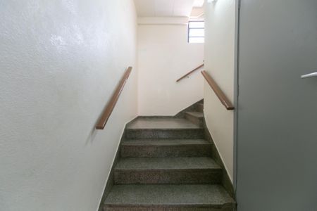 Apartamento à venda com 67m², 3 quartos e 1 vagaEscada - Entrada