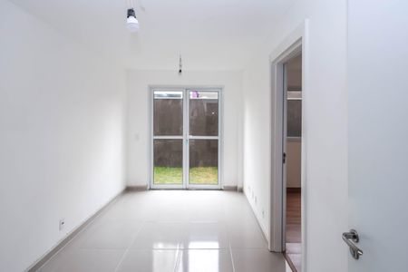 Sala de apartamento para alugar com 2 quartos, 67m² em Jardim Santa Emilia, São Paulo