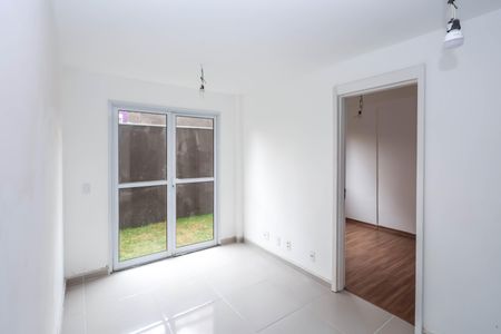 Sala de apartamento para alugar com 2 quartos, 67m² em Jardim Santa Emilia, São Paulo