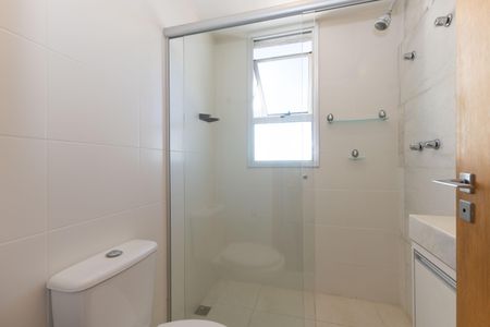 Apartamento à venda com 64m², 2 quartos e 2 vagas Apartamento à venda com 64m², 2 quartos e 2 vagasBanheiro da Suíte