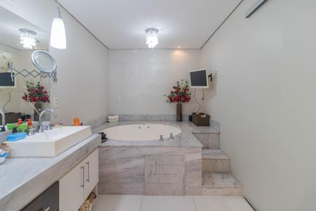 Apartamento à venda com 340m², 3 quartos e 3 vagasBanheiro da Suíte