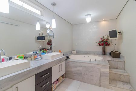 Apartamento à venda com 340m², 3 quartos e 3 vagasBanheiro da Suíte