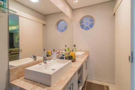 Apartamento à venda com 340m², 3 quartos e 3 vagasBanheiro Social