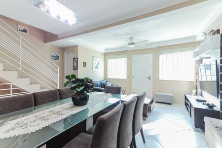 Sala de casa de condomínio à venda com 3 quartos, 180m² em Jardim das Vertentes, São Paulo