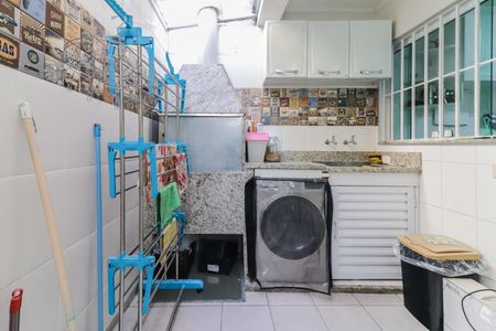 Casa de condomínio à venda com 180m², 3 quartos e 2 vagas Casa de condomínio à venda com 180m², 3 quartos e 2 vagasÁrea de Serviço