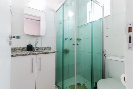 Casa de condomínio à venda com 180m², 3 quartos e 2 vagas Casa de condomínio à venda com 180m², 3 quartos e 2 vagasBanheiro da Suíte 2