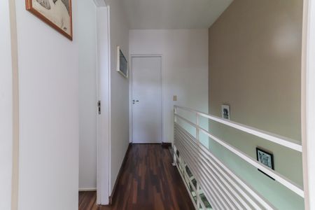 Casa de condomínio à venda com 180m², 3 quartos e 2 vagas Casa de condomínio à venda com 180m², 3 quartos e 2 vagasCorredor