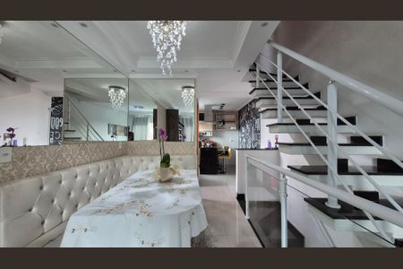 Casa à venda com 180m², 2 quartos e 3 vagas Casa à venda com 180m², 2 quartos e 3 vagasSala