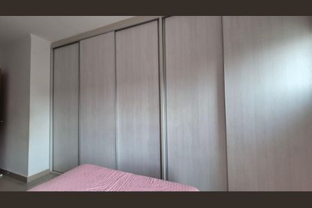 Casa à venda com 180m², 2 quartos e 3 vagas Casa à venda com 180m², 2 quartos e 3 vagasSuíte