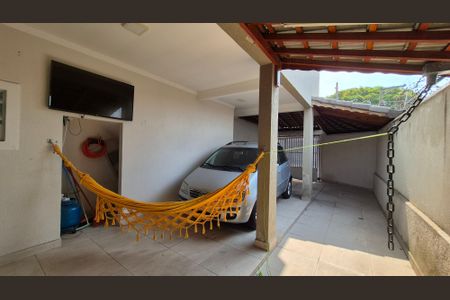 Casa à venda com 180m², 2 quartos e 3 vagas Casa à venda com 180m², 2 quartos e 3 vagasGaragem