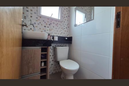 Casa à venda com 180m², 2 quartos e 3 vagas Casa à venda com 180m², 2 quartos e 3 vagasLavabo