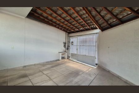 Casa à venda com 180m², 2 quartos e 3 vagas Casa à venda com 180m², 2 quartos e 3 vagasGaragem