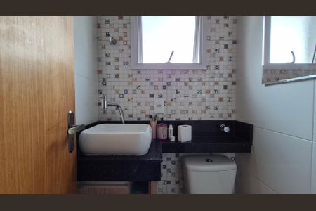 Casa à venda com 180m², 2 quartos e 3 vagas Casa à venda com 180m², 2 quartos e 3 vagasLavabo