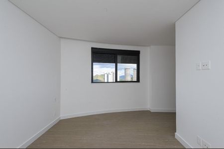 Apartamento à venda com 148m², 3 quartos e 4 vagas