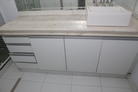 Apartamento à venda com 410m², 5 quartos e 4 vagasBanheiro da Suíte 1