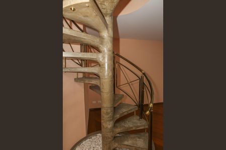 Apartamento à venda com 410m², 5 quartos e 4 vagasEscada