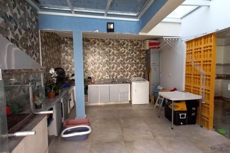 Casa à venda com 160m², 4 quartos e 4 vagas