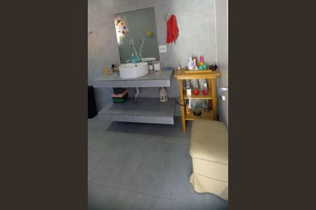 Casa à venda com 160m², 4 quartos e 4 vagas