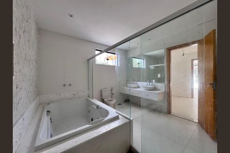 Apartamento à venda com 660m², 5 quartos e 3 vagasSuíte 1 Master - Banheiro