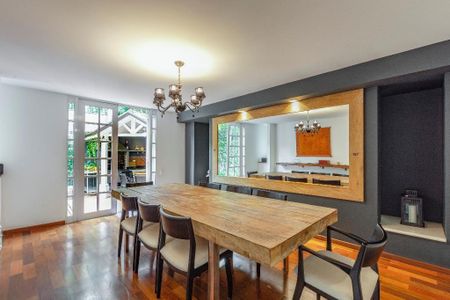 Casa à venda com 4 quartos, 480m² em Alto de Pinheiros, São Paulo