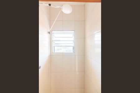 Banheiro de kitnet/studio para alugar com 1 quarto, 18m² em Jardim Roberto, Osasco