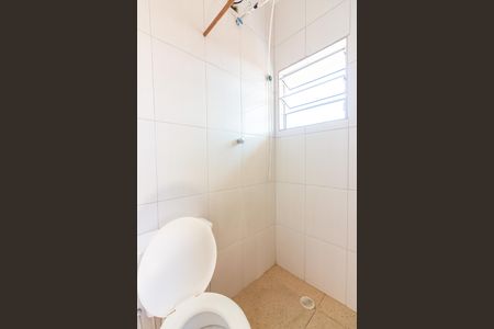 Banheiro de kitnet/studio para alugar com 1 quarto, 18m² em Jardim Roberto, Osasco