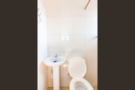 Banheiro de kitnet/studio para alugar com 1 quarto, 18m² em Jardim Roberto, Osasco
