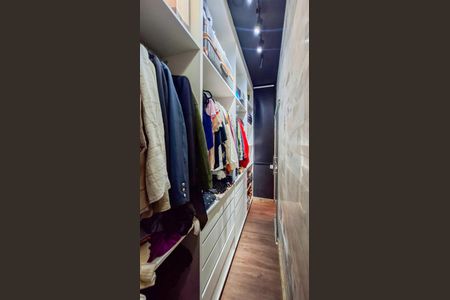 Apartamento para alugar com 220m², 3 quartos e 2 vagasCloset da suíte