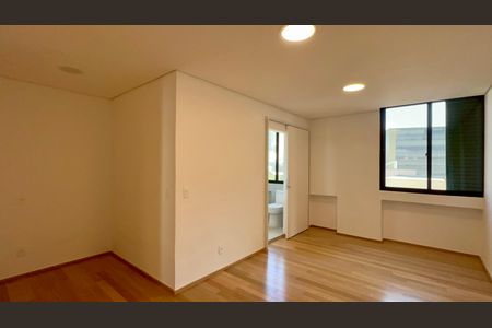 Apartamento à venda com 134m², 3 quartos e 2 vagasSuíte 2