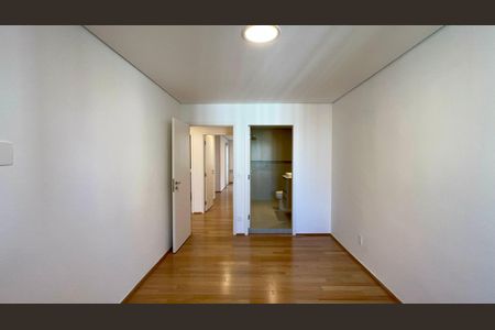 Apartamento à venda com 134m², 3 quartos e 2 vagasSuíte 1