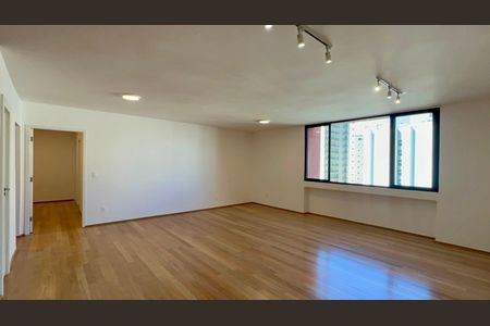 Sala de apartamento à venda com 3 quartos, 134m² em Cerqueira César, São Paulo