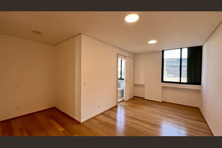 Apartamento à venda com 134m², 3 quartos e 2 vagasSuíte 2