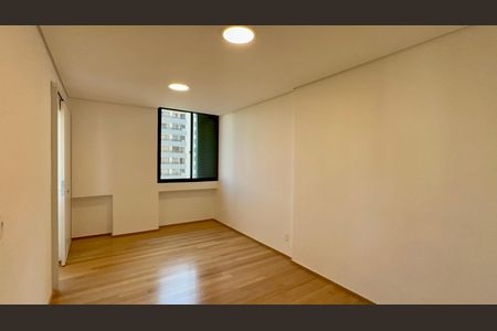 Apartamento à venda com 134m², 3 quartos e 2 vagasSuíte 2