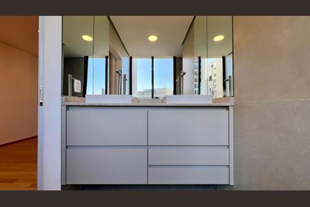 Apartamento à venda com 134m², 3 quartos e 2 vagasBanheiro da Suíte 2