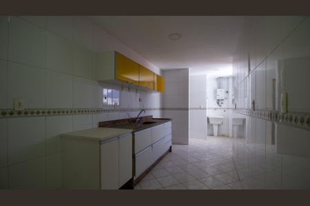 Apartamento à venda com 95m², 3 quartos e 2 vagas Apartamento à venda com 95m², 3 quartos e 2 vagasCozinha e Área de Serviço