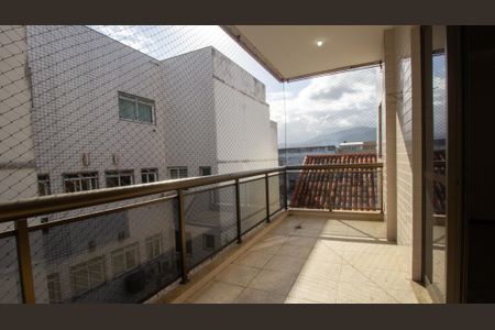 Apartamento à venda com 95m², 3 quartos e 2 vagas Apartamento à venda com 95m², 3 quartos e 2 vagasVaranda