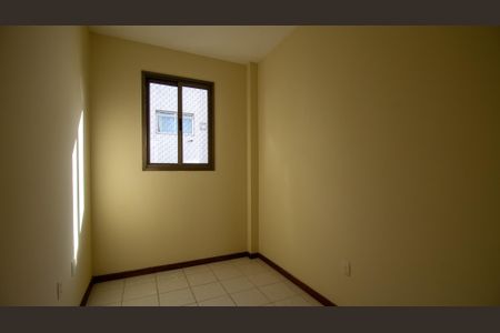 Apartamento à venda com 95m², 3 quartos e 2 vagas Apartamento à venda com 95m², 3 quartos e 2 vagasQuarto de Serviço