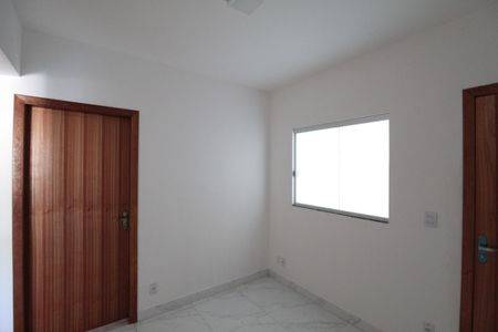 Sala de casa para alugar com 3 quartos, 60m² em Santa Martinha, Ribeirão das Neves