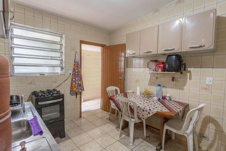 Casa à venda com 118m², 2 quartos e 2 vagas Casa à venda com 118m², 2 quartos e 2 vagasCozinha