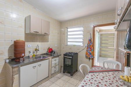 Casa à venda com 118m², 2 quartos e 2 vagas Casa à venda com 118m², 2 quartos e 2 vagasCozinha