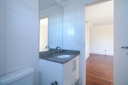 Apartamento para alugar com 243m², 4 quartos e 4 vagas Apartamento para alugar com 243m², 4 quartos e 4 vagasBanheiro da Suíte 1
