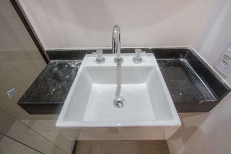 Banheiro de kitnet/studio à venda com 1 quarto, 24m² em Jardim das Acacias, São Paulo