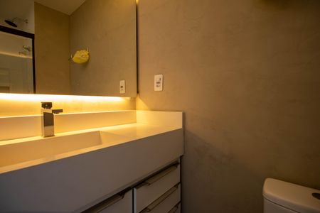 Banheiro de apartamento à venda com 1 quarto, 23m² em Santo Amaro, São Paulo